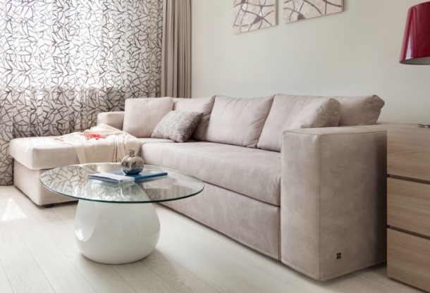 Какой диван подойдет к бежевым обоям