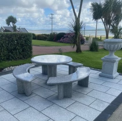 Каменные столы для дачи